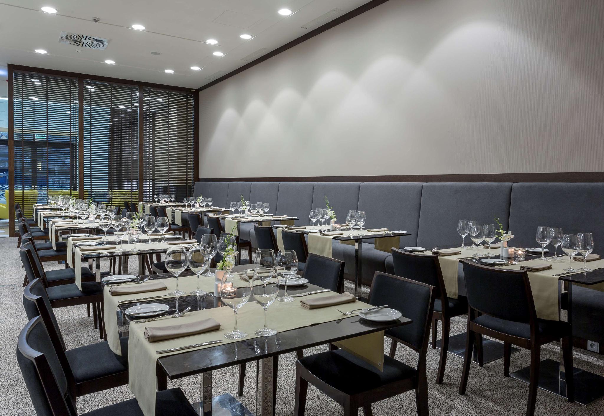 Hilton Garden Inn Krakow Airport Esterno foto