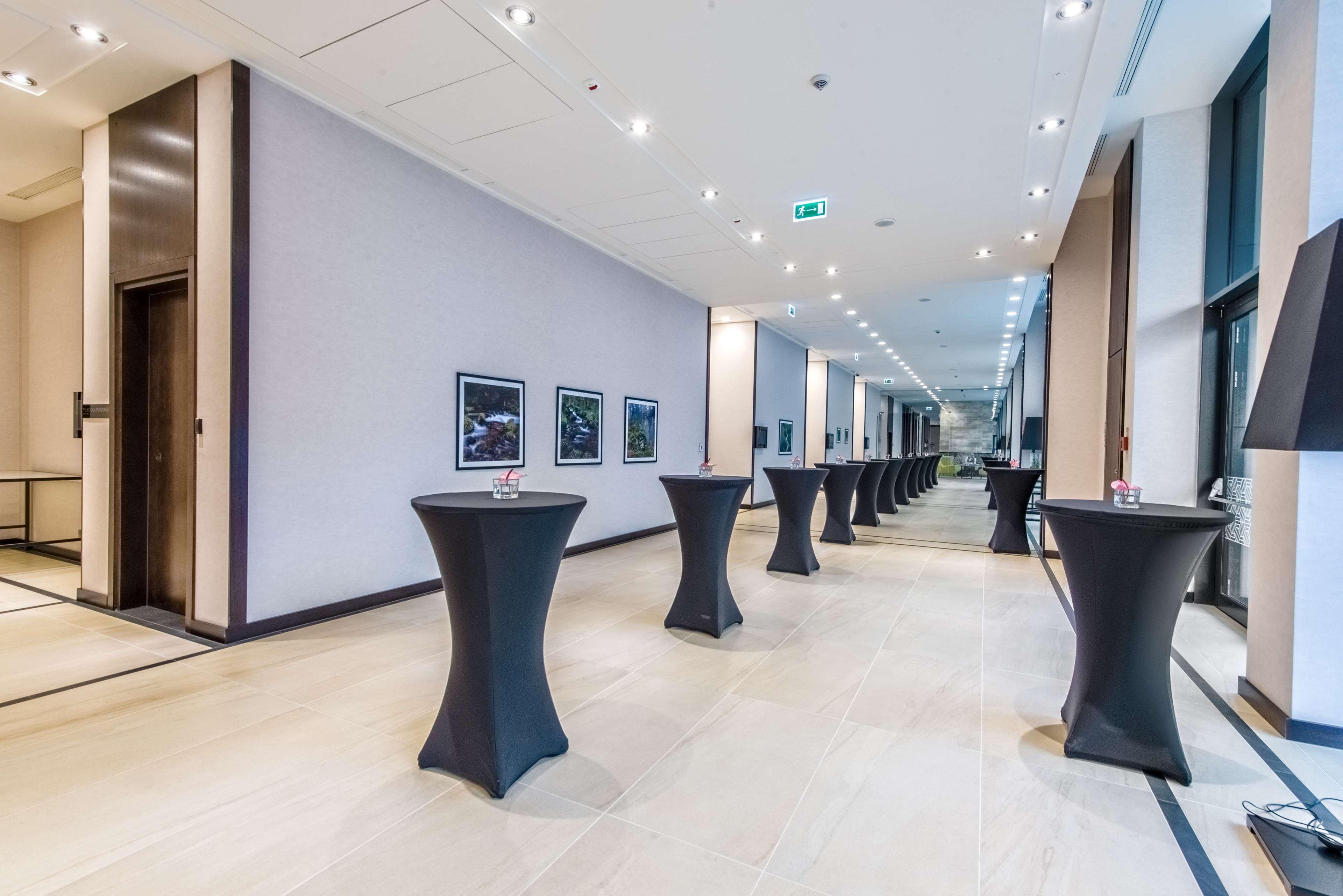 Hilton Garden Inn Krakow Airport Esterno foto