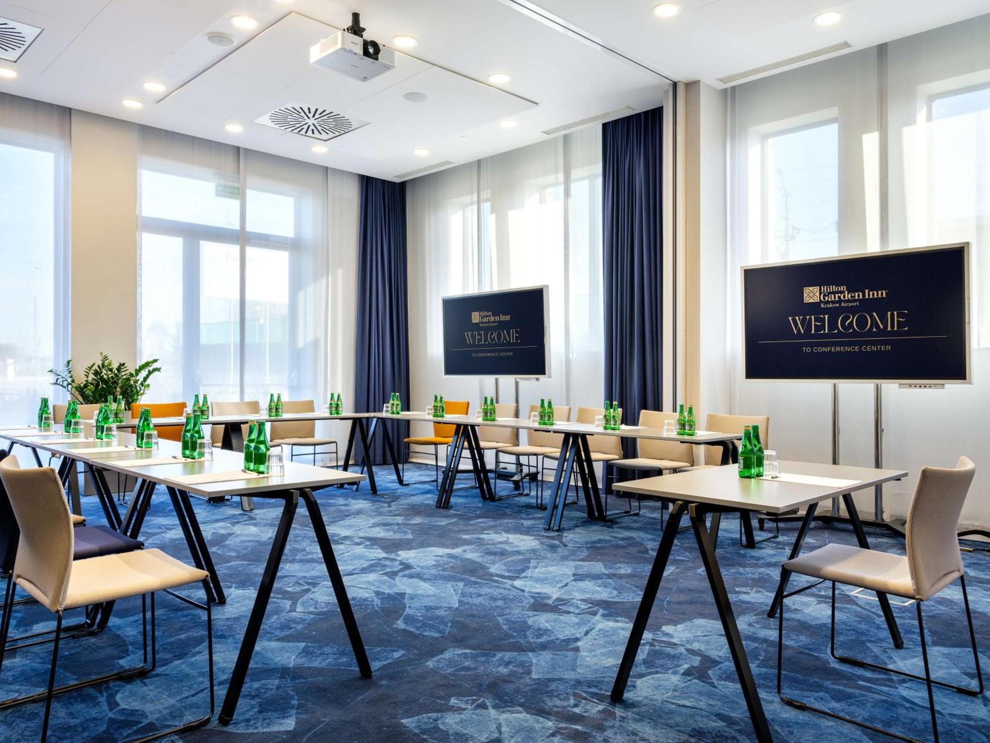 Hilton Garden Inn Krakow Airport Esterno foto