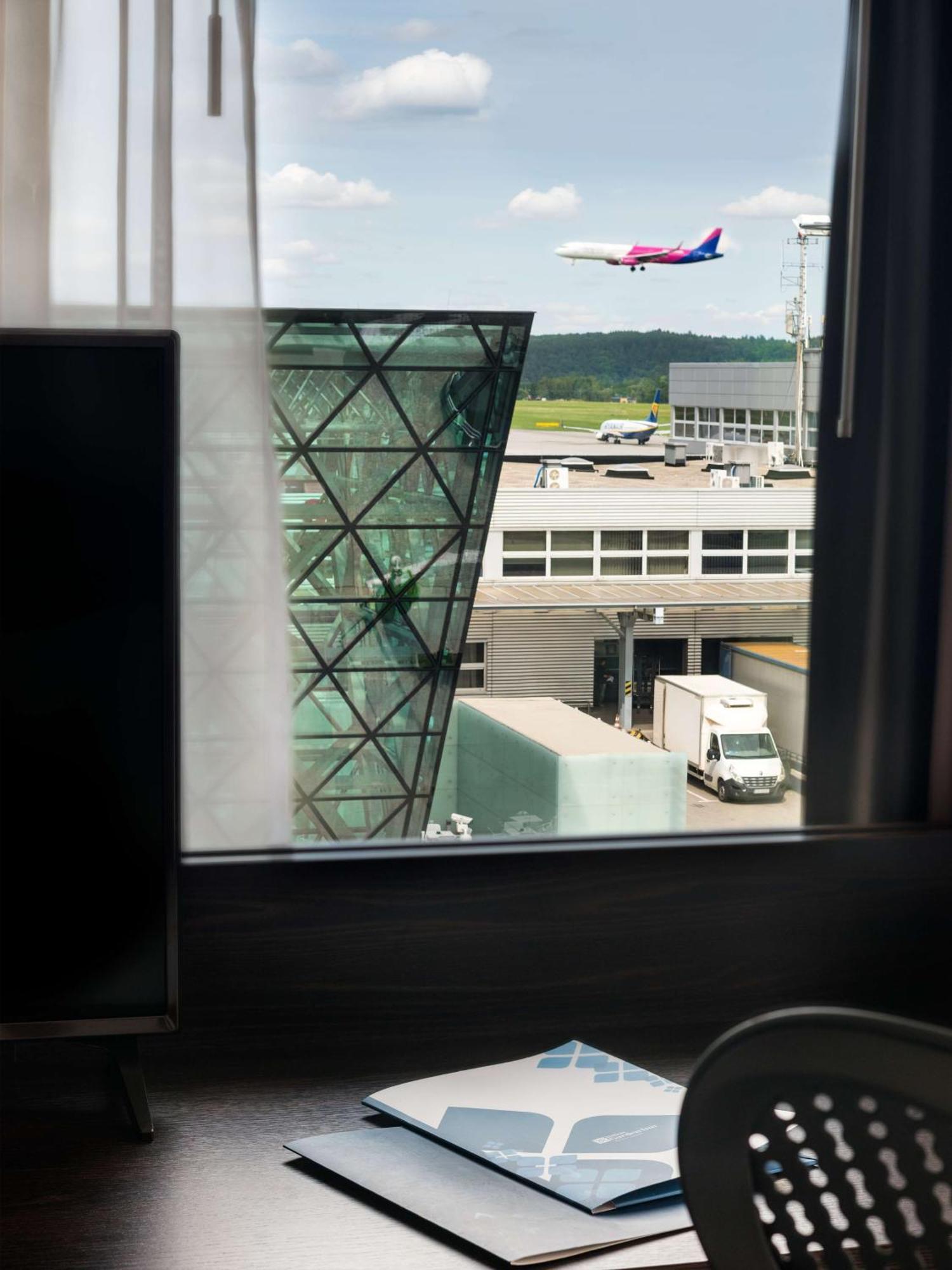 Hilton Garden Inn Krakow Airport Esterno foto